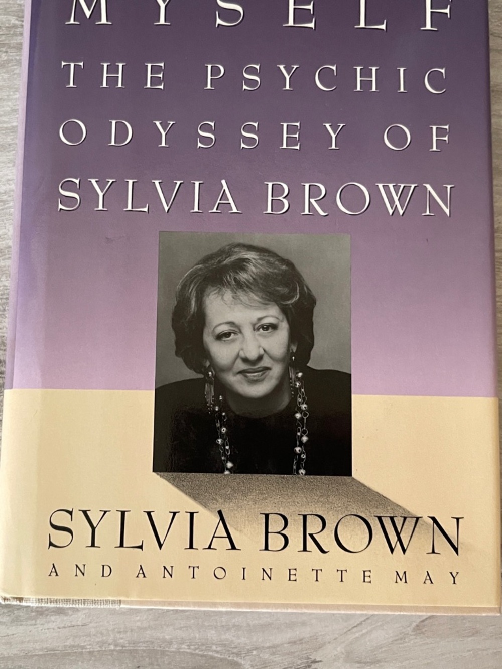 Rare Signed Sylvia Browne Book from 1990 - Picture 16 of 16